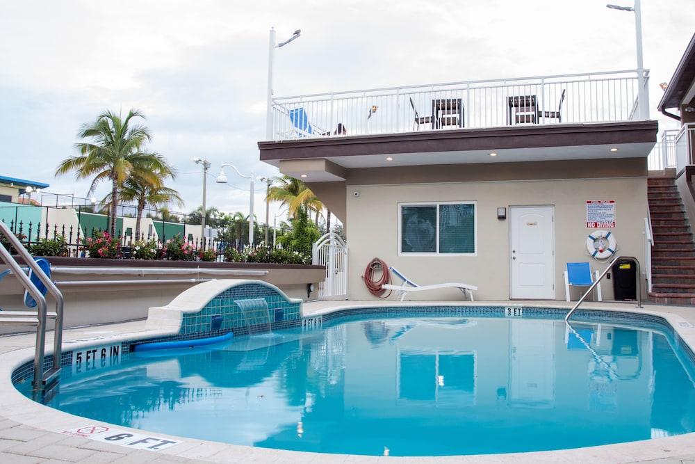 Caribbean Resort Suites Голливуд Экстерьер фото