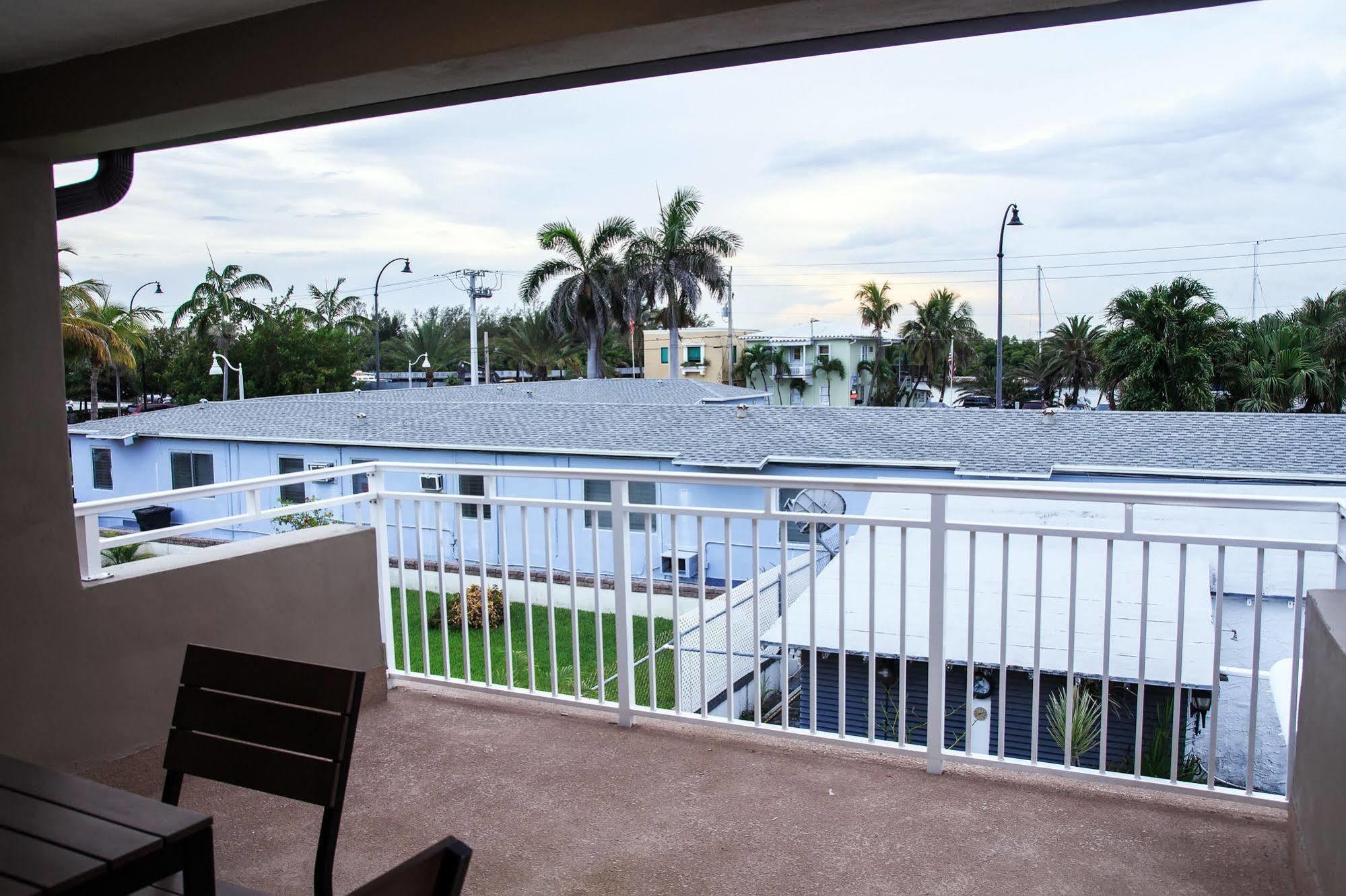 Caribbean Resort Suites Голливуд Экстерьер фото