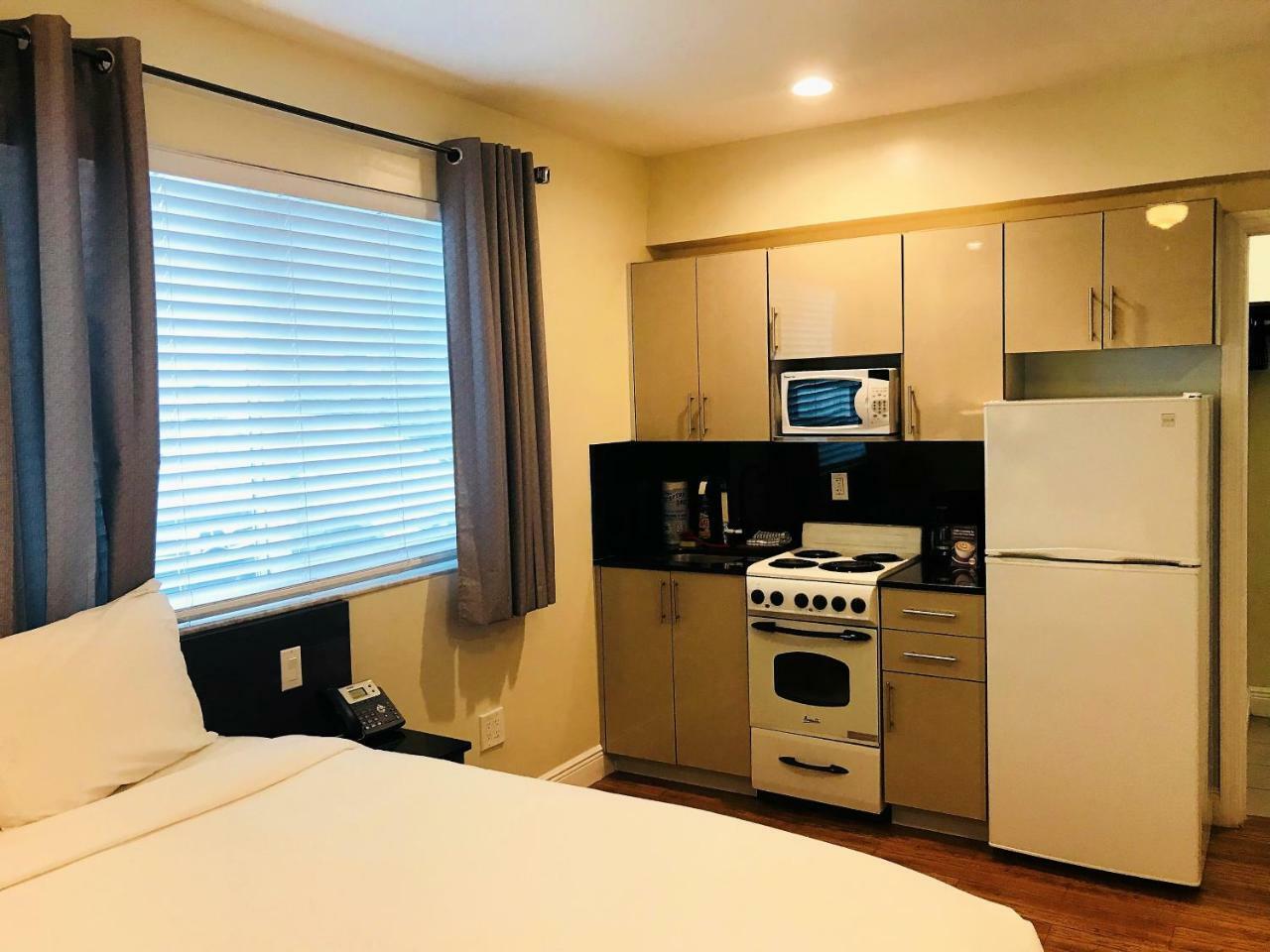 Caribbean Resort Suites Голливуд Экстерьер фото